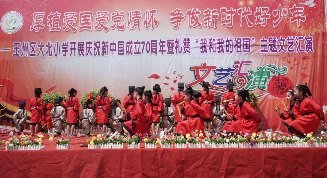 70多年前，给新四军送去1万两黄金的青年，他最终结局如何？